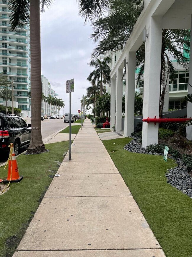 Building Photo - 170 SE 14th St