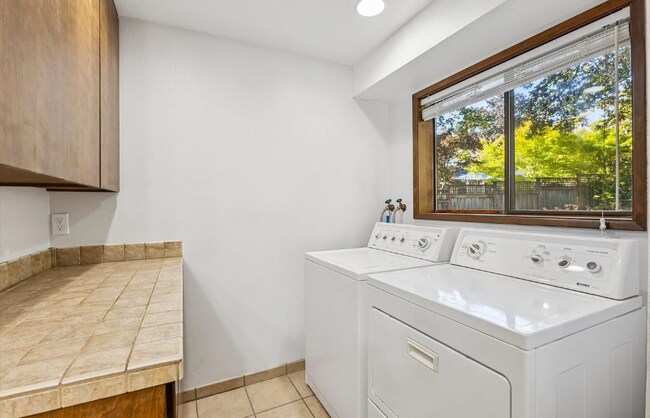 Building Photo - 2583 Pimlico Dr