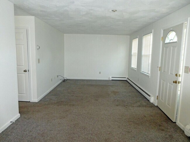 Building Photo - 7 Blueberry Dr