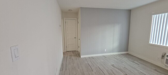 Building Photo - Newly Remodeled 1 Bedroom / Call or text O...