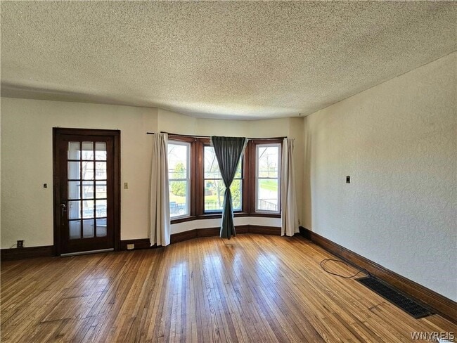 Building Photo - 891 Richmond Ave