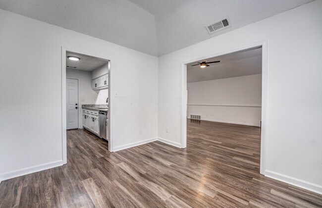 Building Photo - 1242 Grange Way Dr