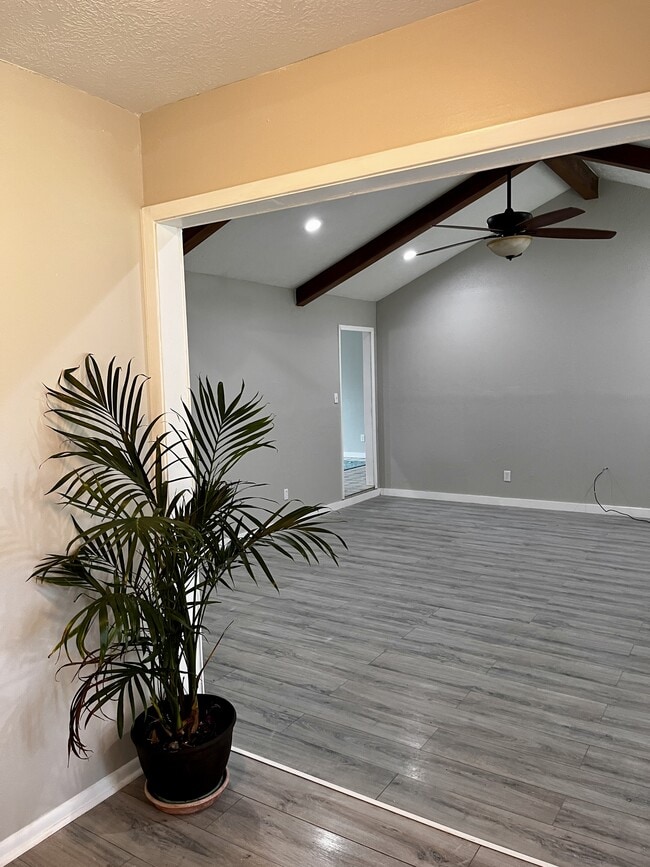 Building Photo - 1010 Holt St