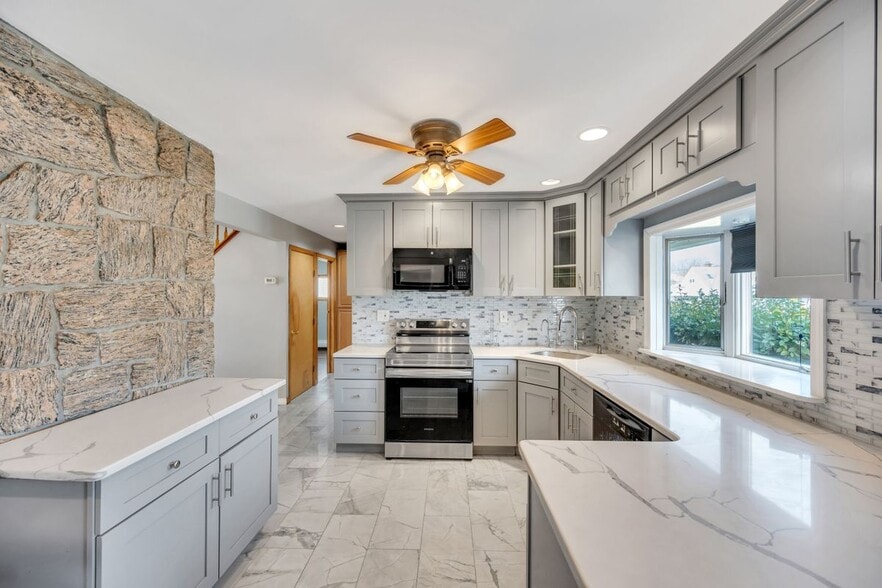 Building Photo - 45 Walnut Ln