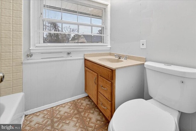 Building Photo - 6 Sherwood Ln