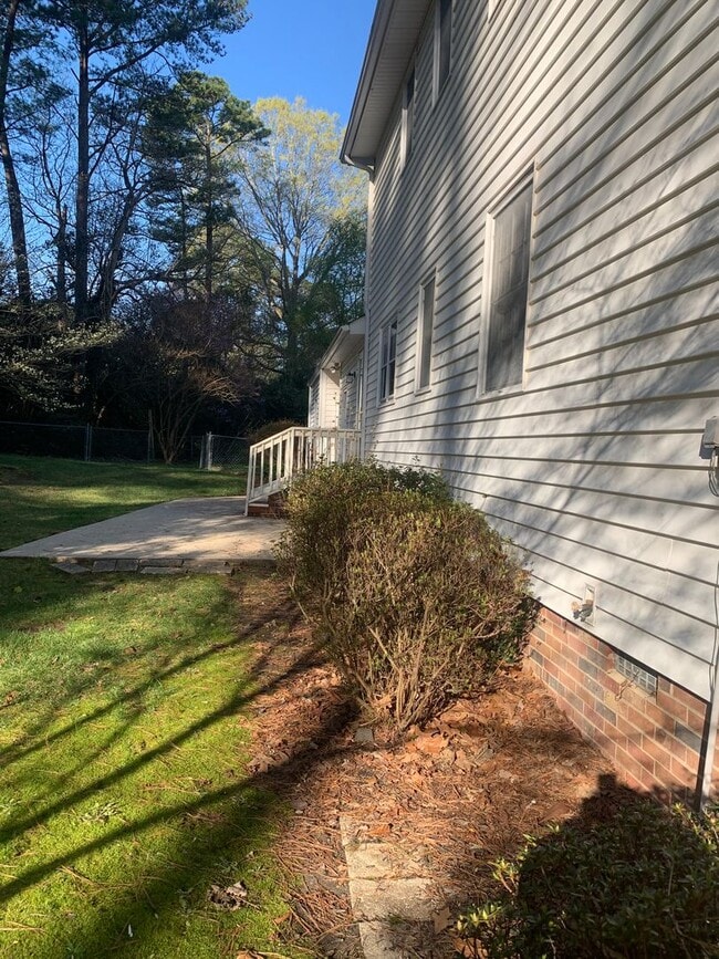 Building Photo - NORTH HILLS CHARMER--2 STORY--DOWNSTAIRS BEDROOM/OFFICE--FORMAL AREAS-LAUNDRY/MUD AREA-CARPORT