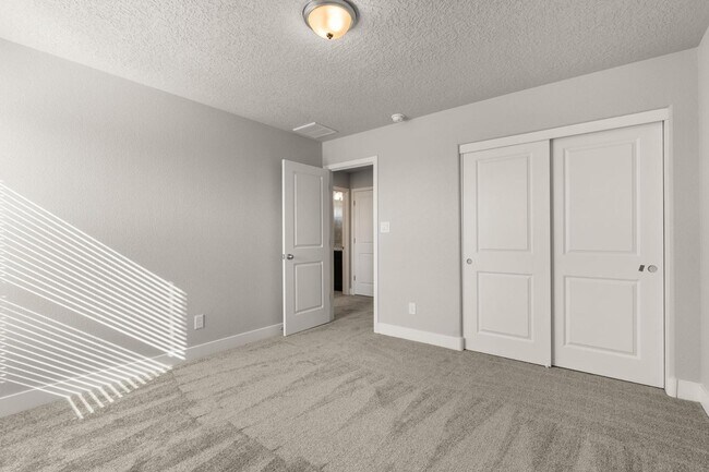 Building Photo - 1883 Sunrise Ln
