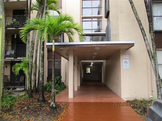 Building Photo - 14201 N Kendall Dr