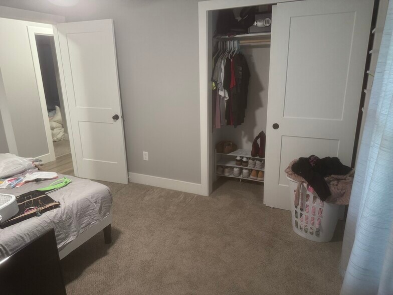 Bedroom 1 closet - 102 S Prairie Ave