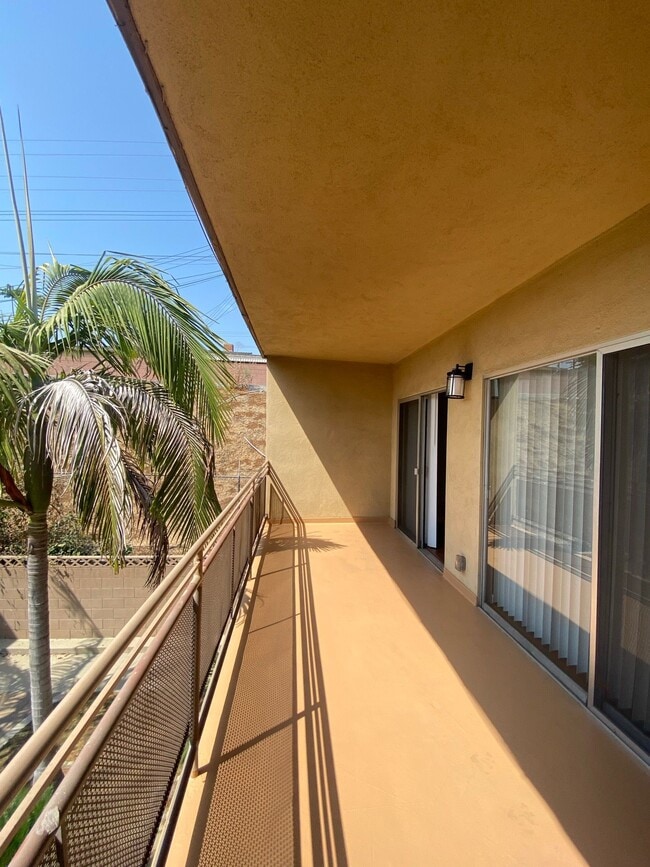 Primary Photo - 1411 College View Dr