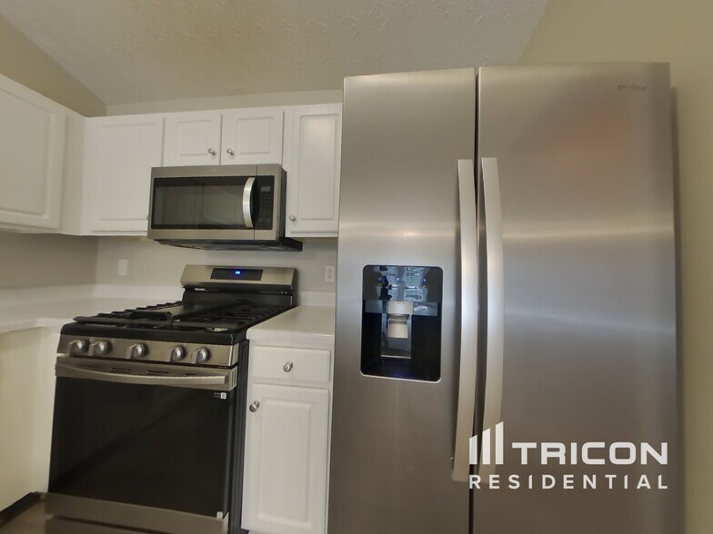 Building Photo - 239 Silver Ridge Dr