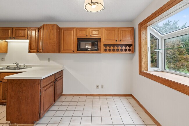 Building Photo - 14388 Fairway Dr