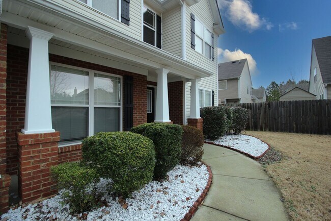 Building Photo - Walking distance to Downtown Sugar Hill!
