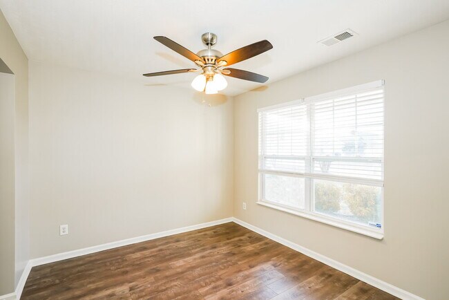 Building Photo - 305 Stewart Springs Dr