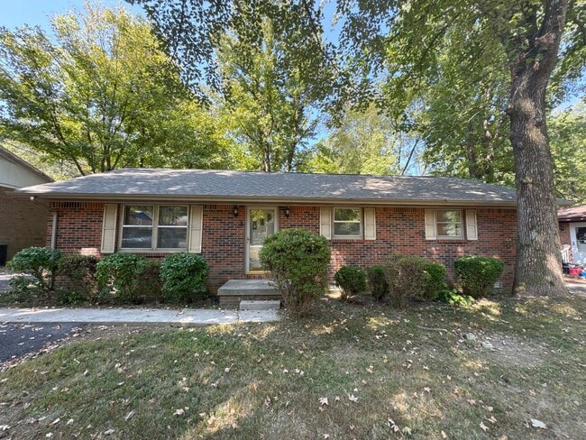 Building Photo - Lone Oak House