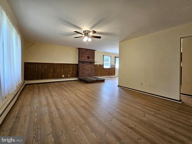 Building Photo - 3400 Hazelwood Ave