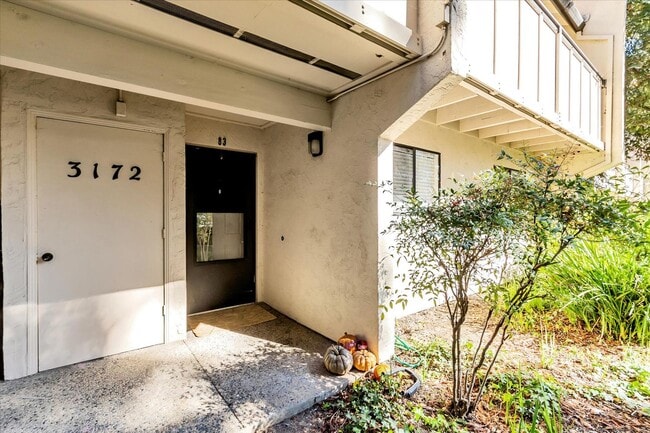 Building Photo - Stylish End-Unit Condo l Private Patio l Community Pool
