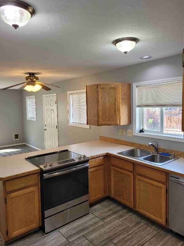 Building Photo - 1926 SW Reindeer Ave