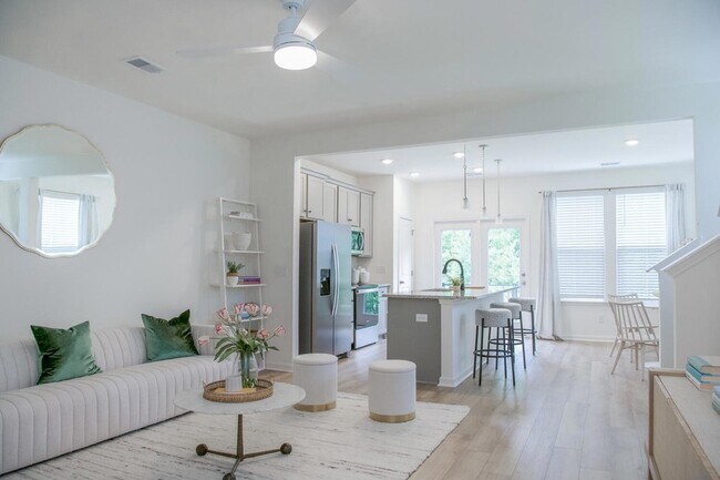 Building Photo - 609 Trotters Ln