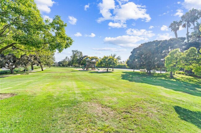 Building Photo - 35 Fleurance St