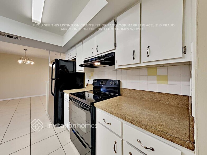 Building Photo - 1806 Dodge Cir S