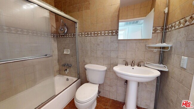 Building Photo - 5652 Yolanda Ave