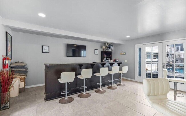 Building Photo - 1282 Beach Blvd
