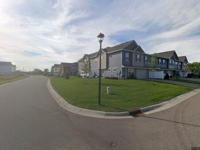 Building Photo - Stunning End Unit 3bed 3bath Townhome in Woodbury!