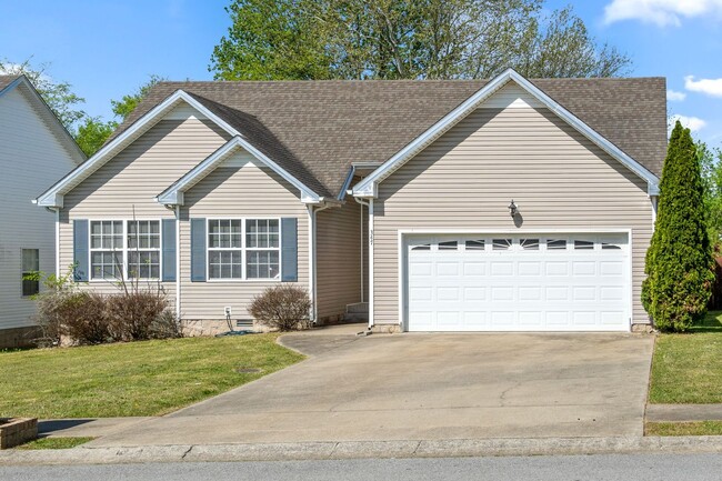 Building Photo - COMING SOON!    Cute home close to shoppin...