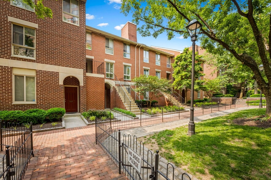 Building Photo - 21 Andrew Pl