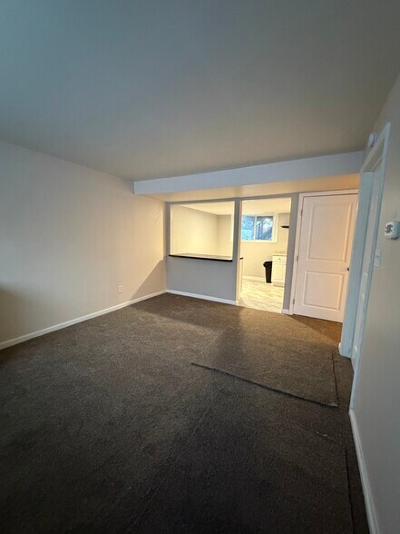 Building Photo - 235 Argus Dr