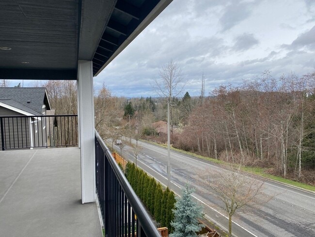 Building Photo - 5-Bedroom Home Located in Barkley Neighborhood