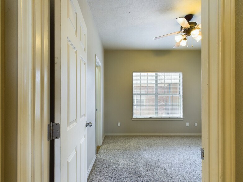 Building Photo - 422 Forest Dr Loop