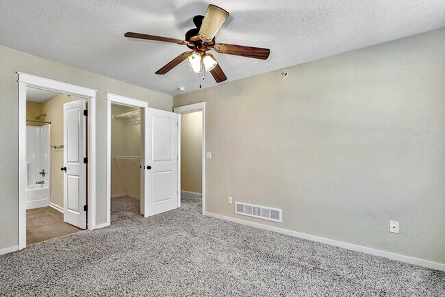 Building Photo - 203 NE 45th Ln
