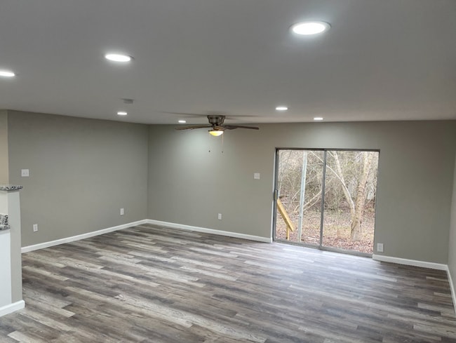 Building Photo - Beautiful 3 Bedroom 2 Bath Home! MOVE IN SPECIAL!