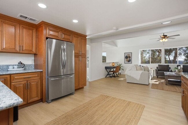 Building Photo - 3 Bedroom House with View in Poway