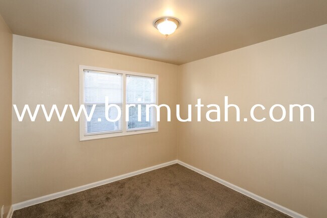 Building Photo - 1105 Laird Ave S