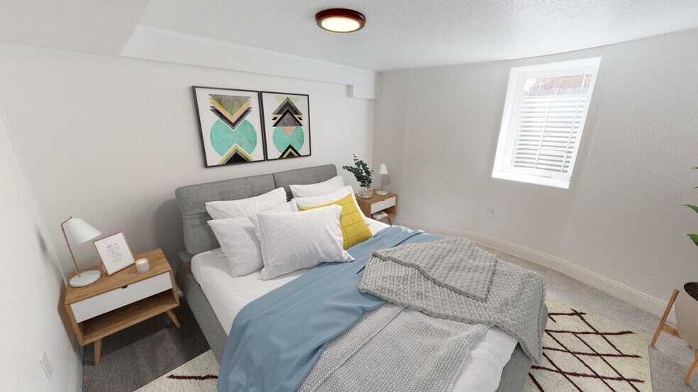 Building Photo - Beautifully renovated Sunnyside home with large backyard