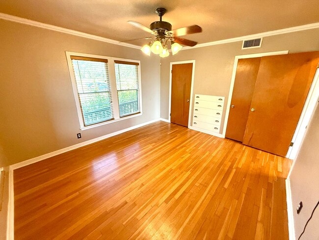 Building Photo - **APPLICATION RECEIVED** *MOVE IN SPECIAL* Gated Home With Hill Country Living Just Minutes From ...