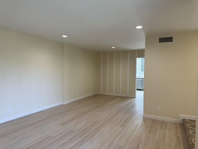 Building Photo - 306 Dolores Cir