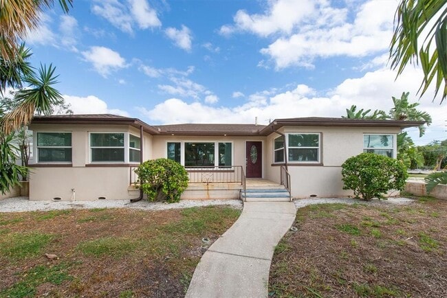 Building Photo - 907 Narcissus Ave