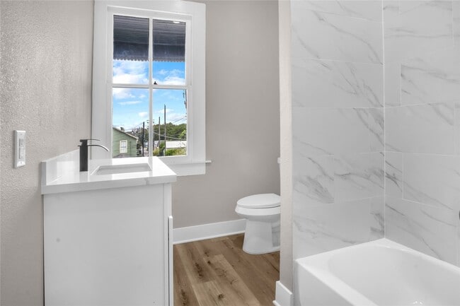 Building Photo - 614 11th St