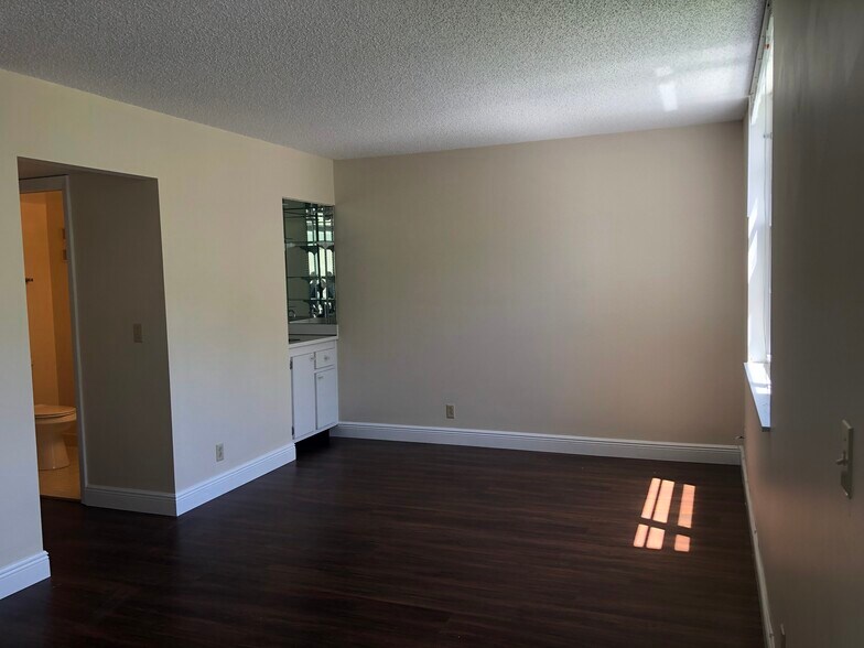 Den or third bedroom - 6300 NW 2nd Ave