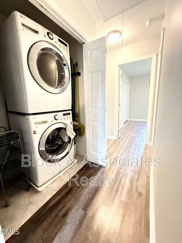 Building Photo - 6400 Meadow View Dr