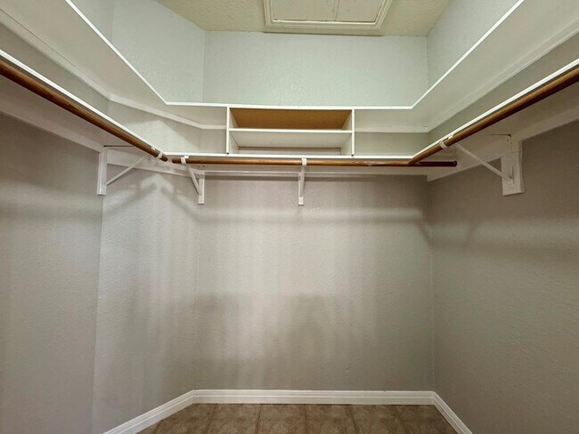 Building Photo - 5844 Back Bay Ln