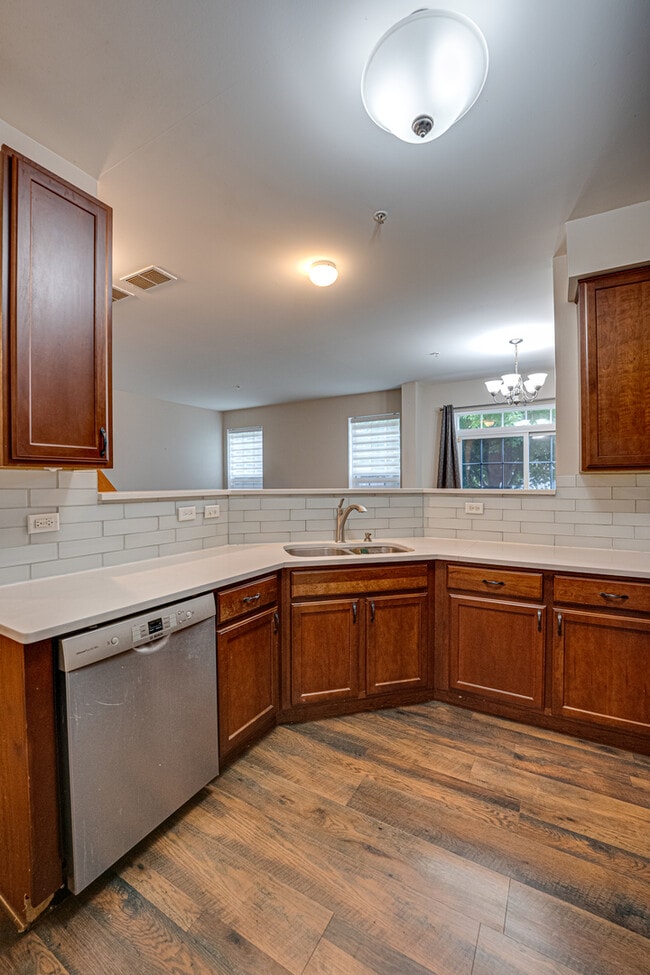 Building Photo - 3904 Preston Dr