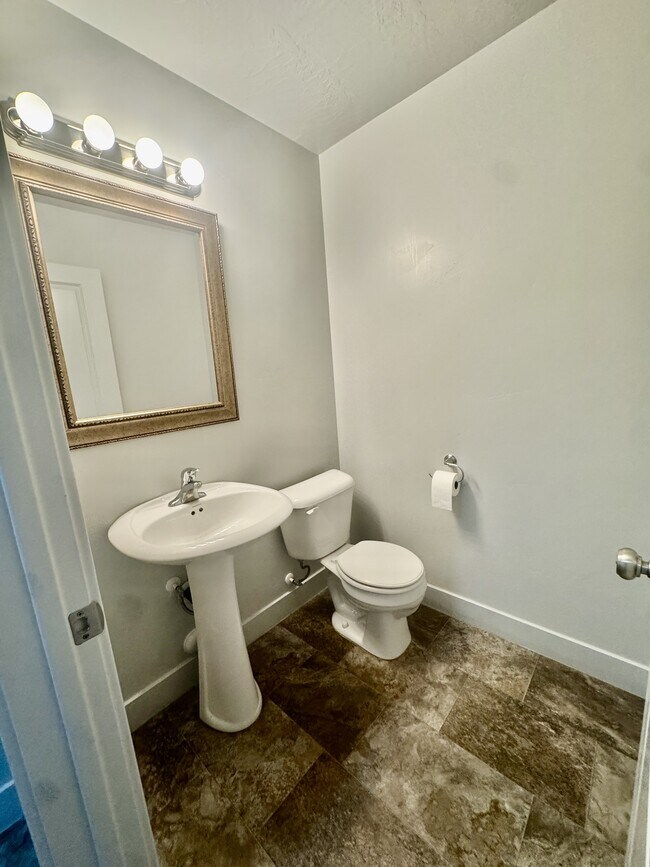 Building Photo - 3104 S Relic Ridge Dr