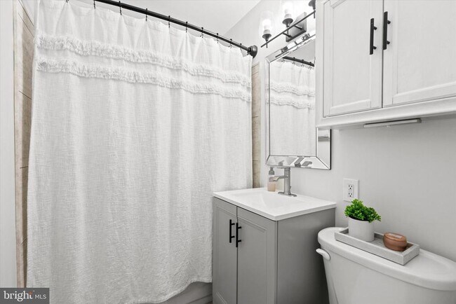 Building Photo - 3332 Spring Ln