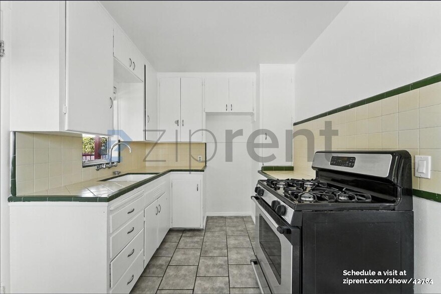 Building Photo - 139 W 18th St