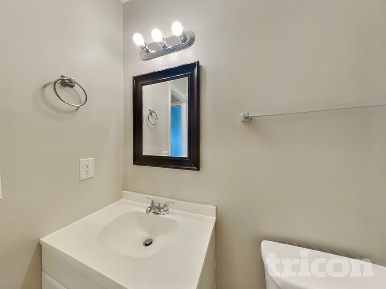 Building Photo - 112 Glengariff Ln